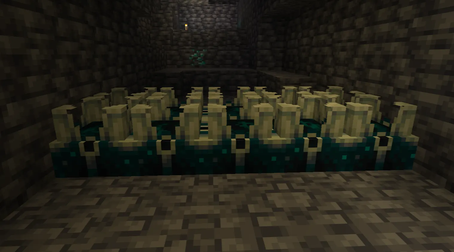  Minecraft Warden attacking a player in the Deep Dark